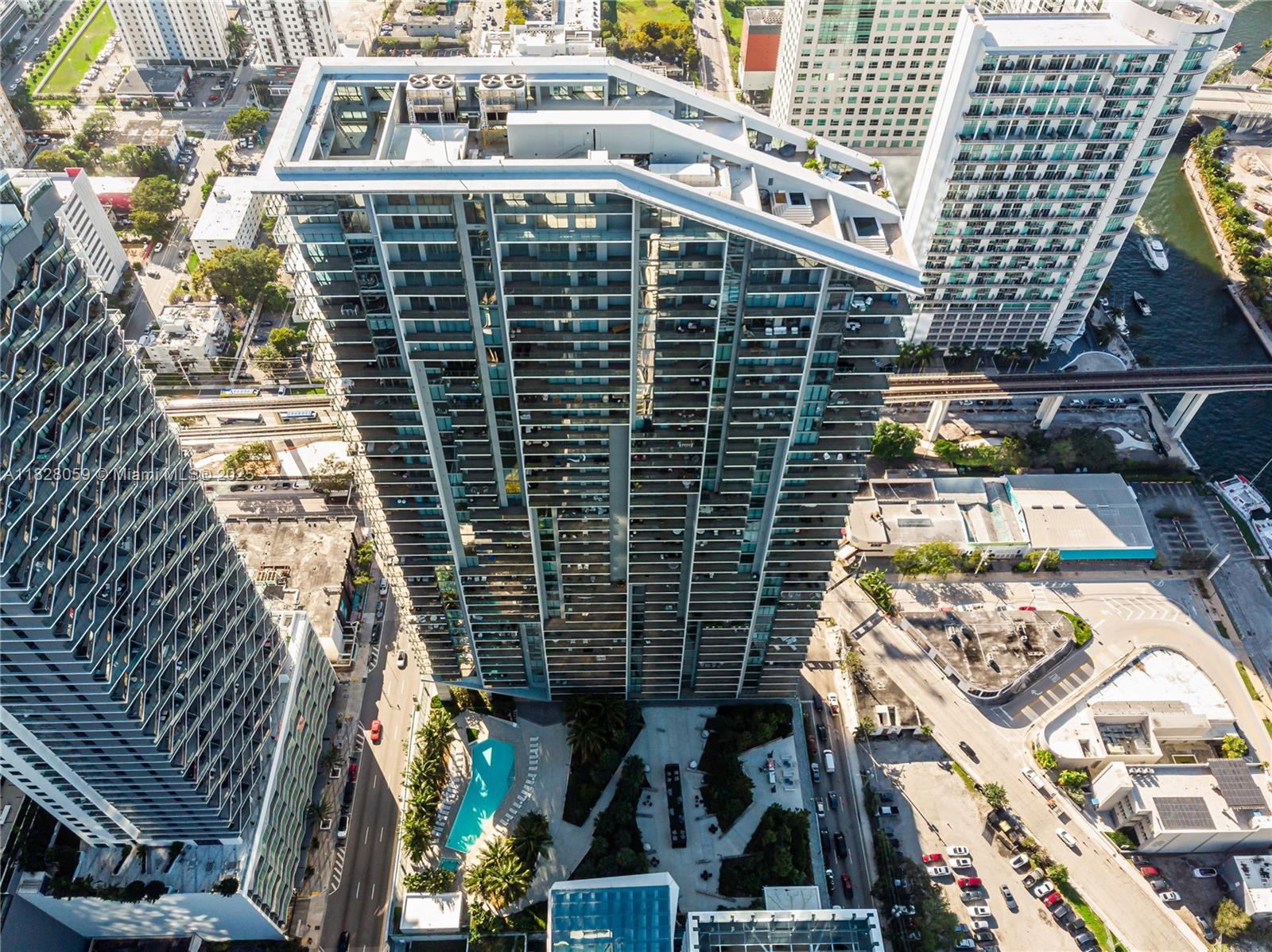 RISE CONDO - Residential
