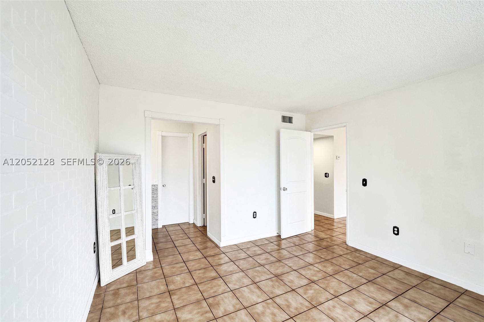 TANGERINE CONDOMINIUM EIG - Residential Lease