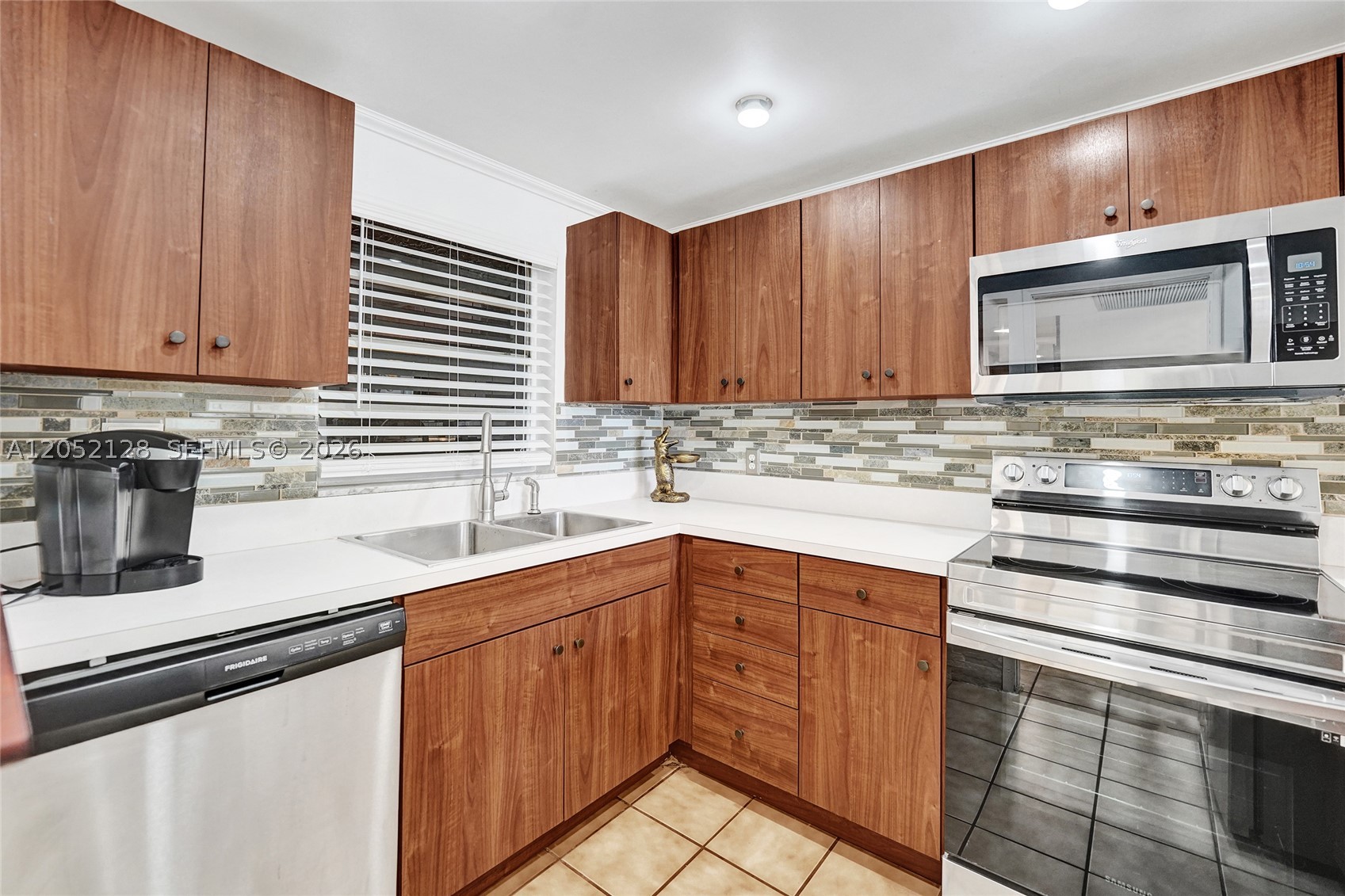 TANGERINE CONDOMINIUM EIG - Residential Lease