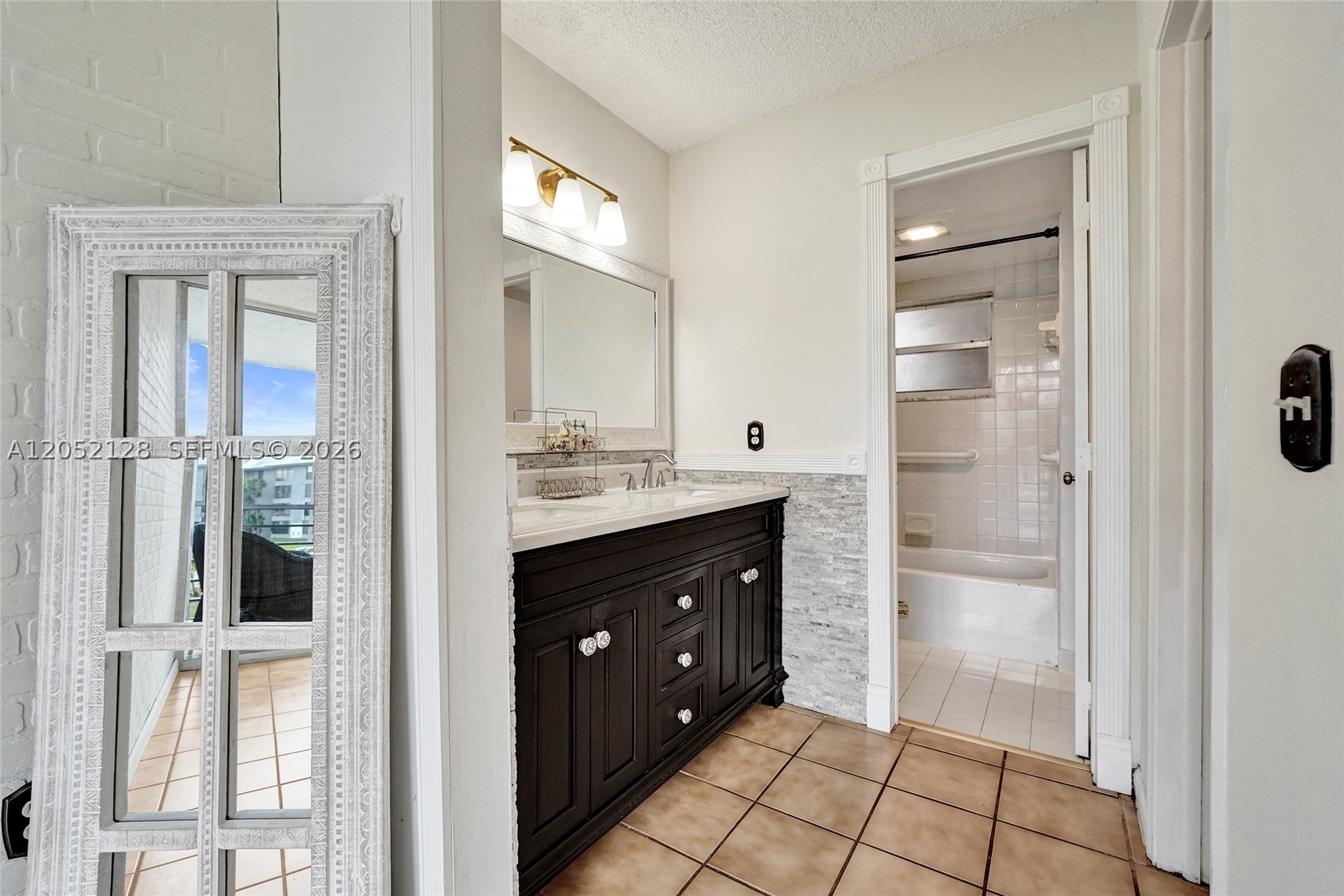 TANGERINE CONDOMINIUM EIG - Residential Lease