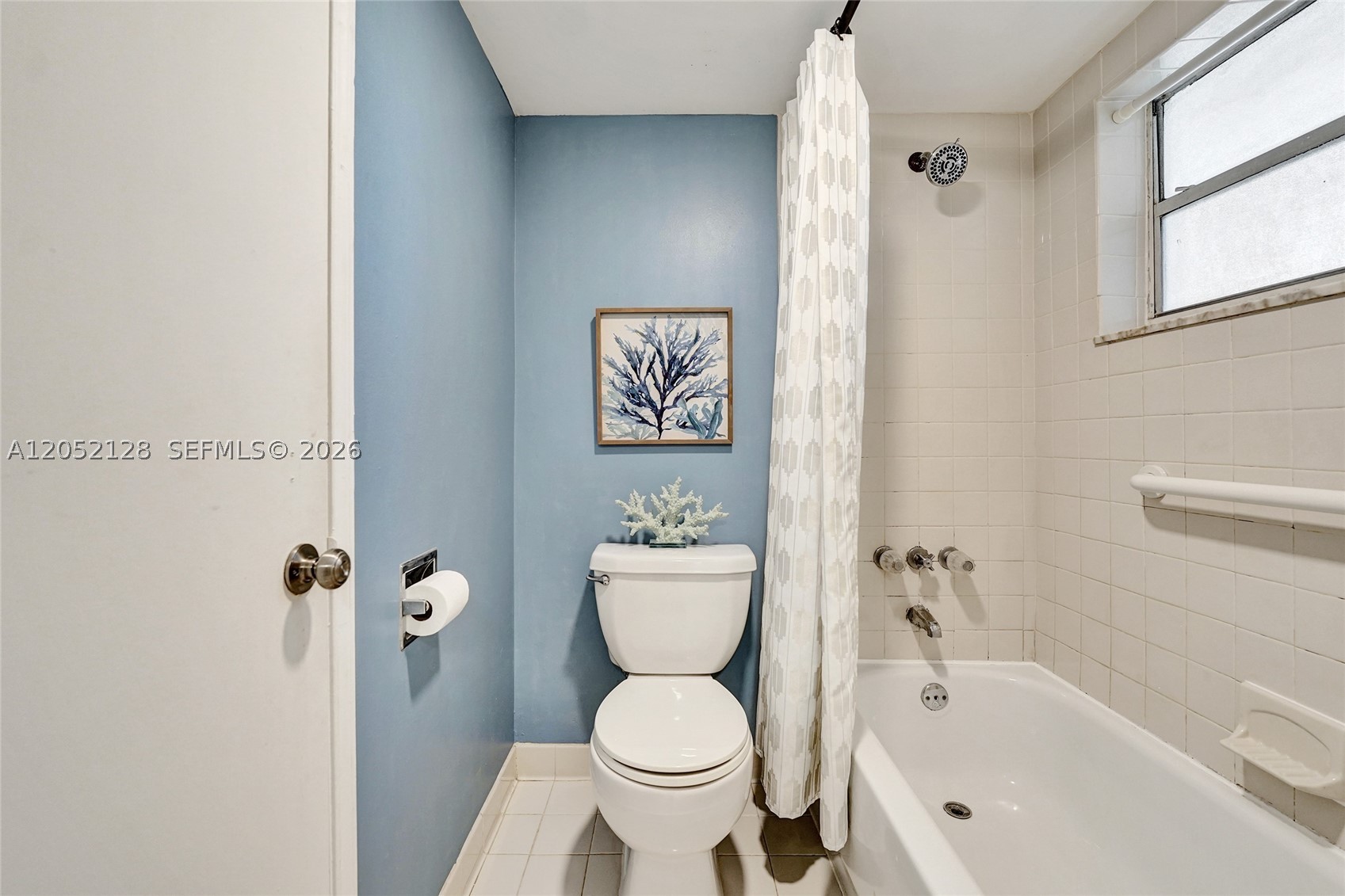 TANGERINE CONDOMINIUM EIG - Residential Lease