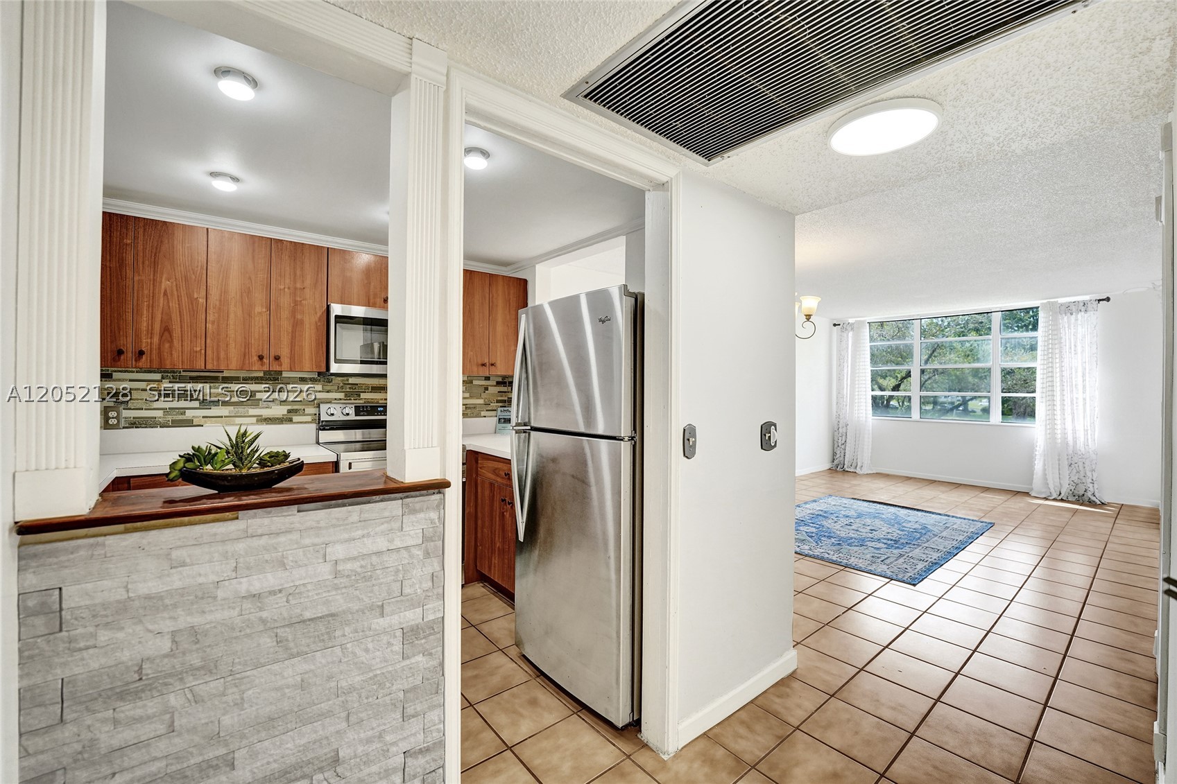 TANGERINE CONDOMINIUM EIG - Residential Lease