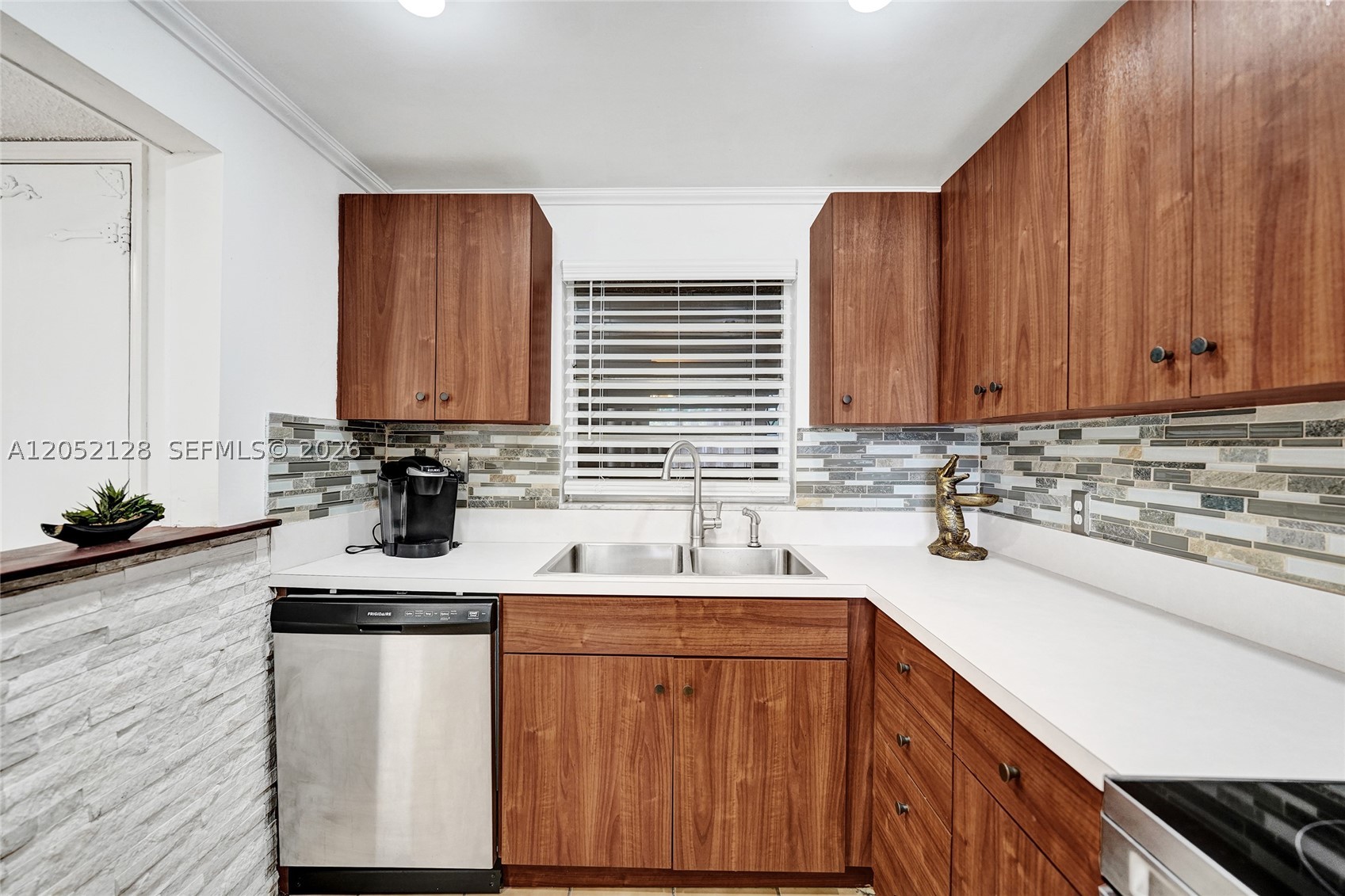 TANGERINE CONDOMINIUM EIG - Residential Lease