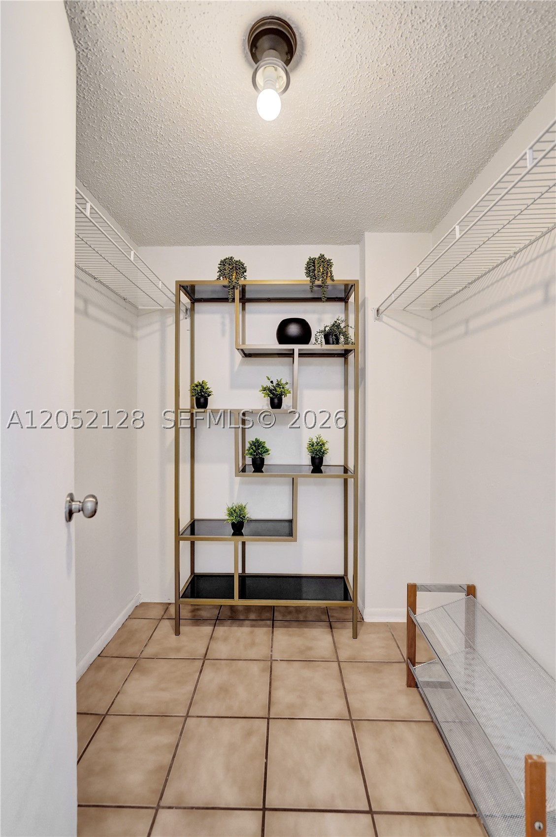 TANGERINE CONDOMINIUM EIG - Residential Lease