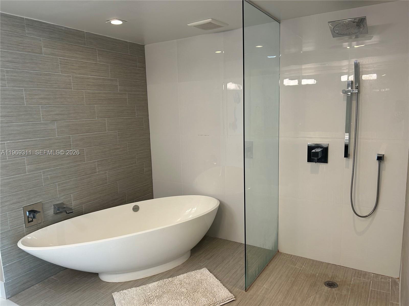 PARQUE TOWERS CONDO - Residential