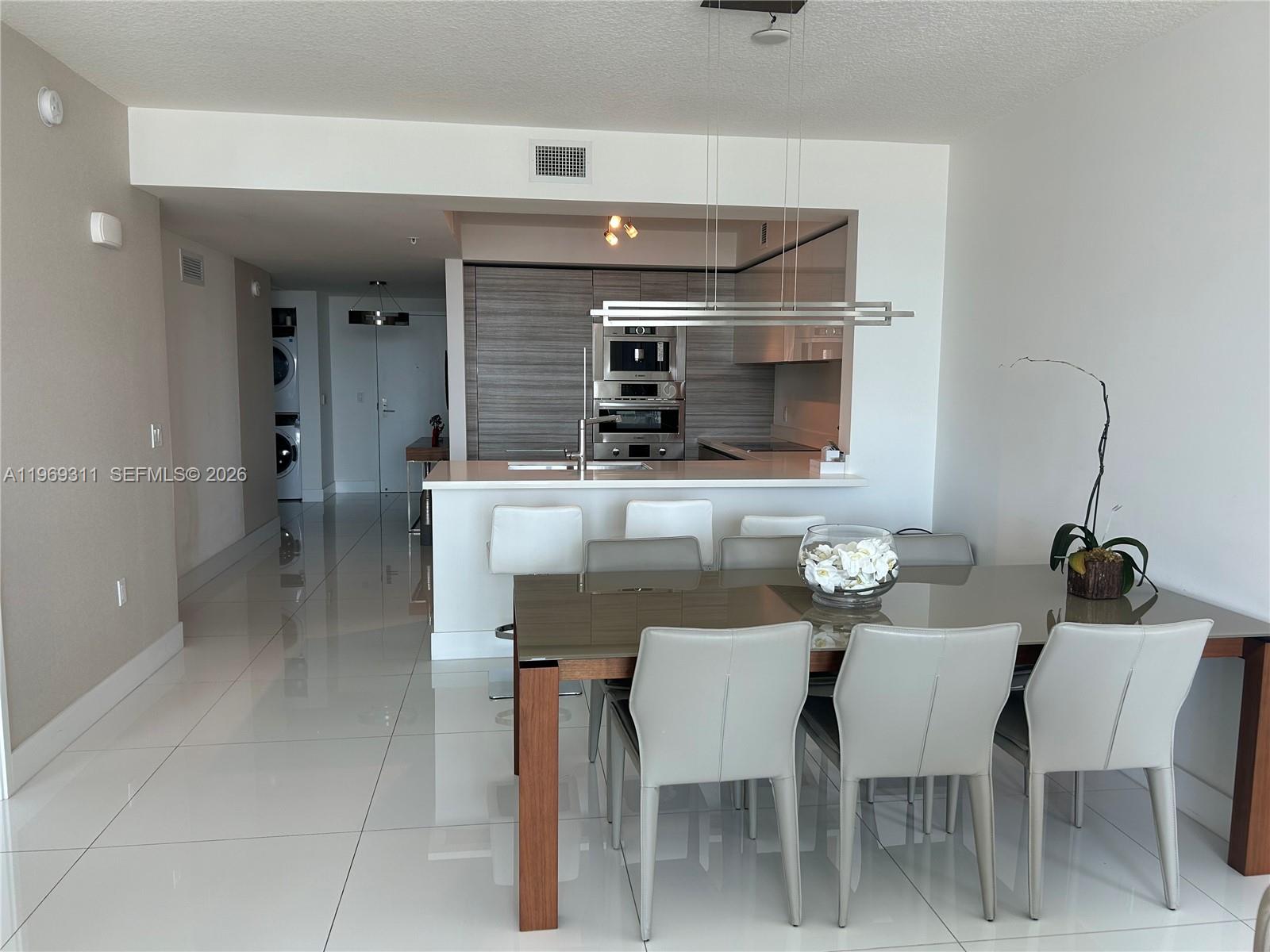 PARQUE TOWERS CONDO - Residential