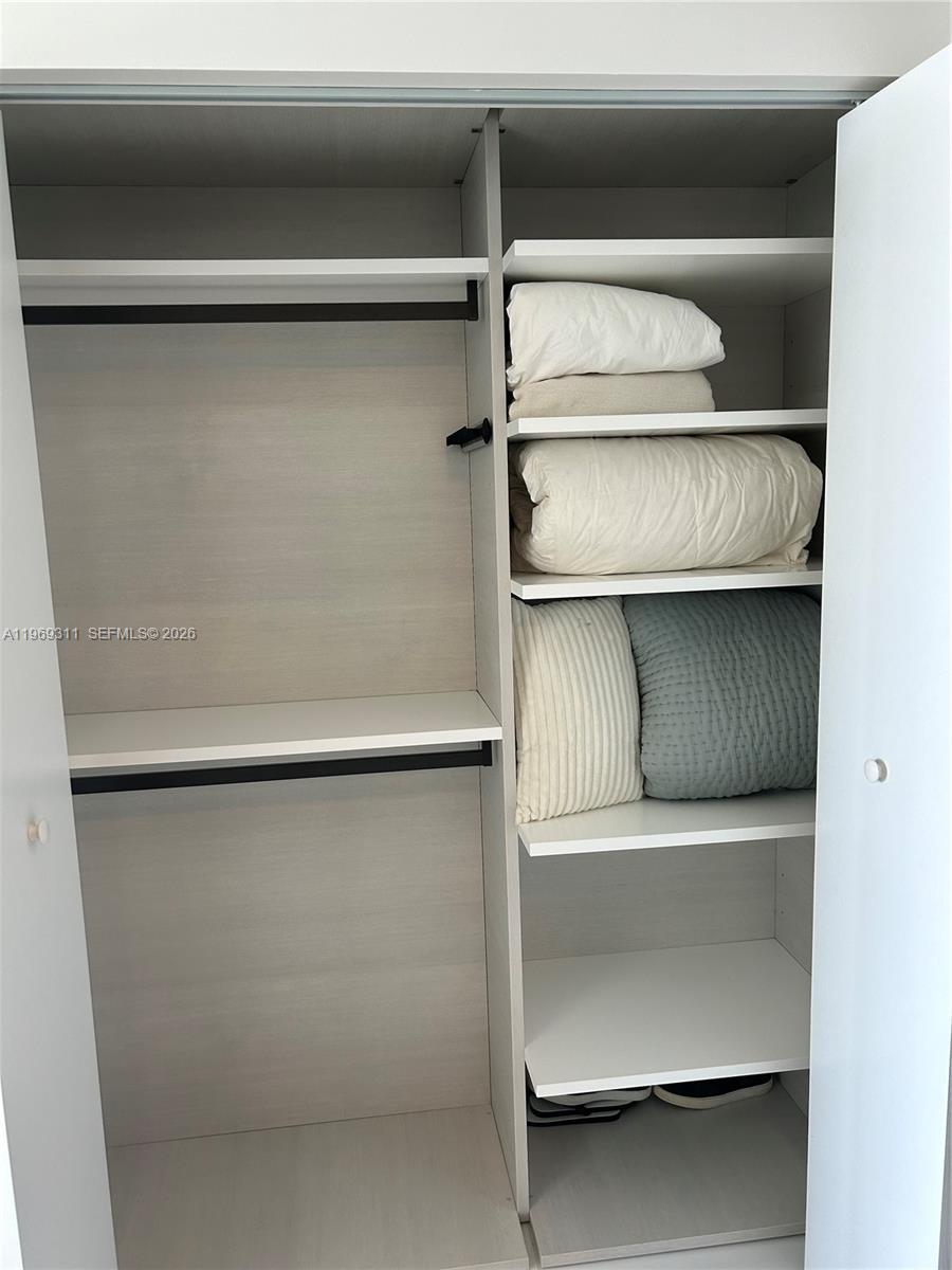 PARQUE TOWERS CONDO - Residential
