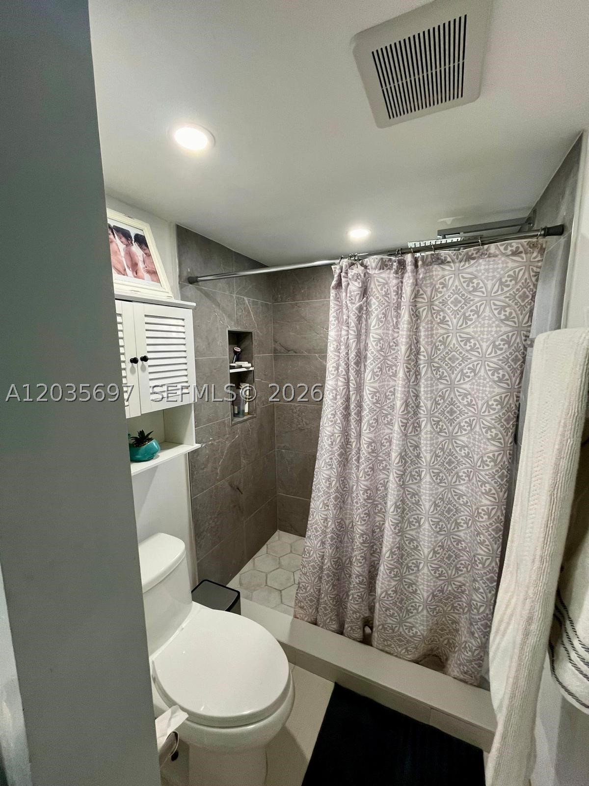 BLUE LAKE APTS CONDO - Residential Lease