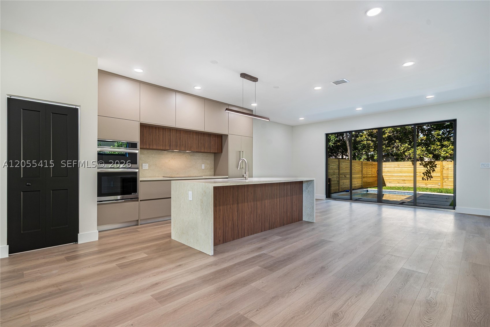 281 Prime Condo - Residential