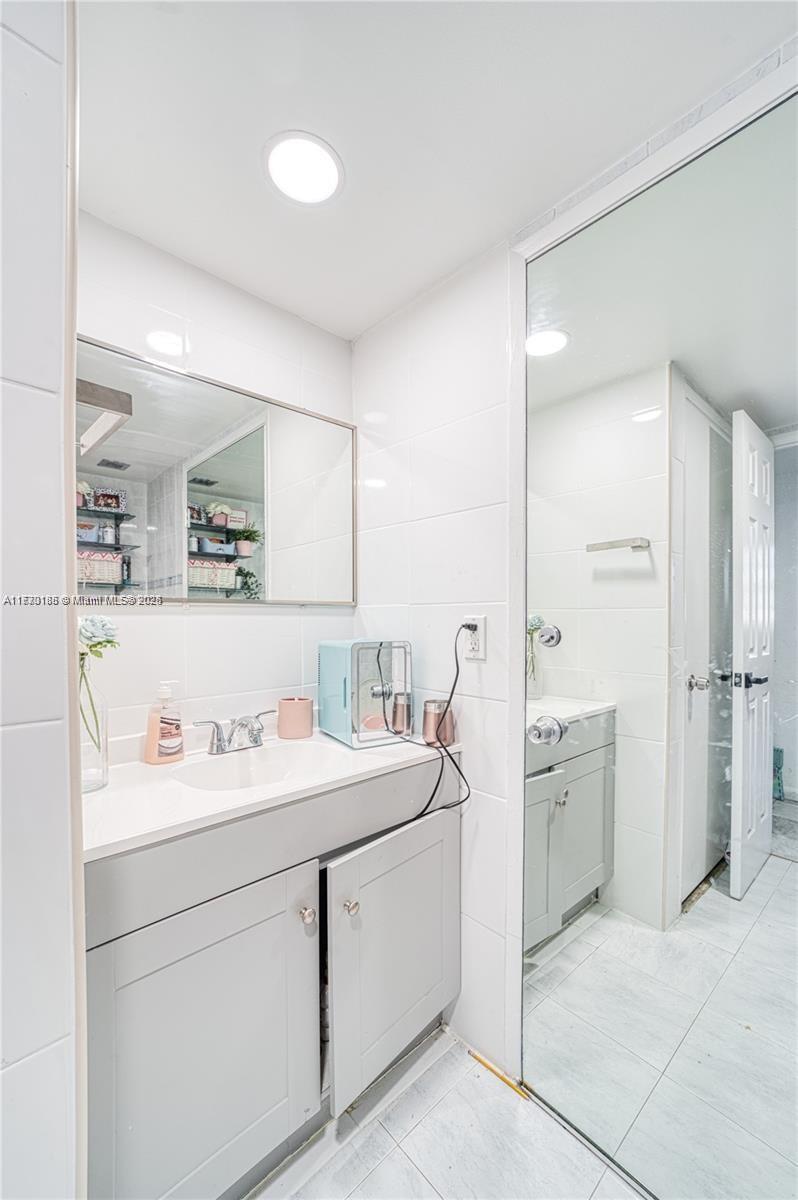 STRATFORD HOUSE CONDO - Residential Lease