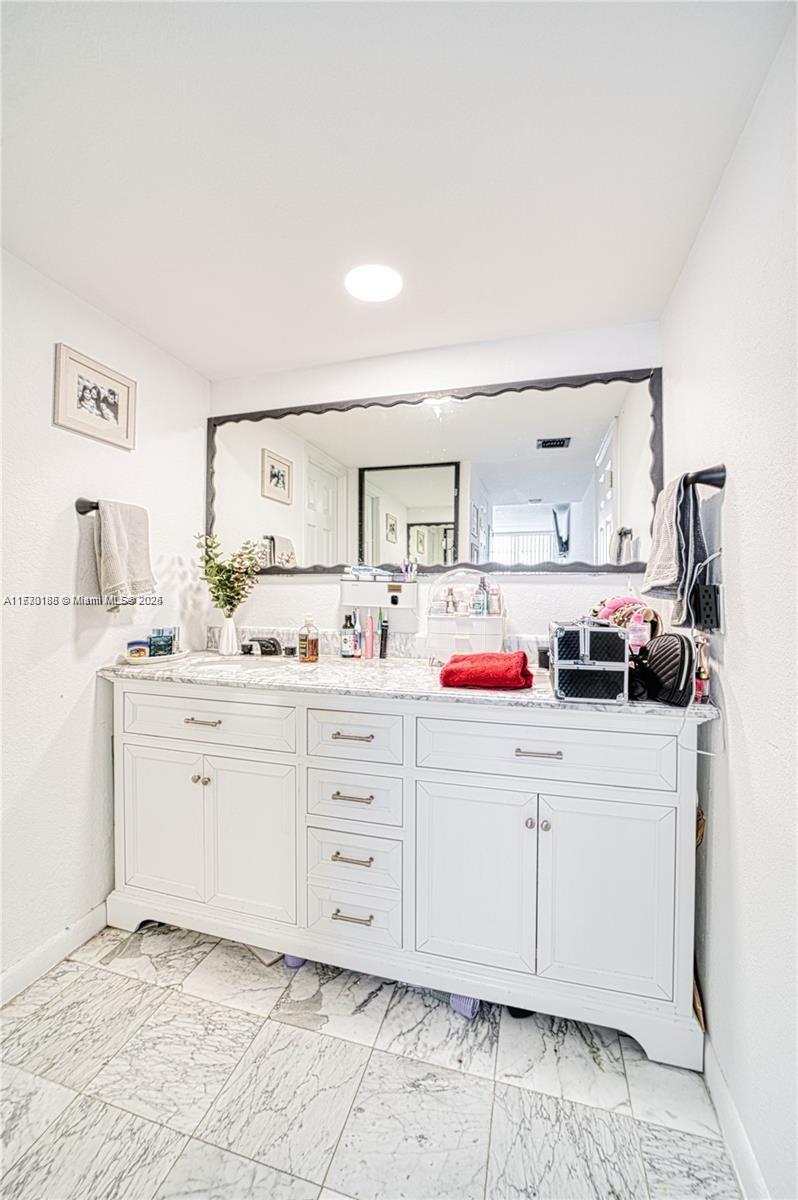 STRATFORD HOUSE CONDO - Residential Lease