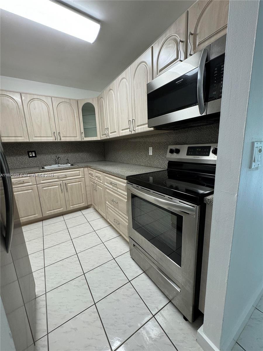 Welcome to kings Creek! This unit is located on the first floor and features 2 assigned parking spaces. It is located in a quiet convenient neighborhood near major highways, top rated hospitals, and minutes away from Dadeland mall. This unit offers both comfort and accessibility. Laundry facility is right across form the unit when you open the door. Easy to show and pet friendly!