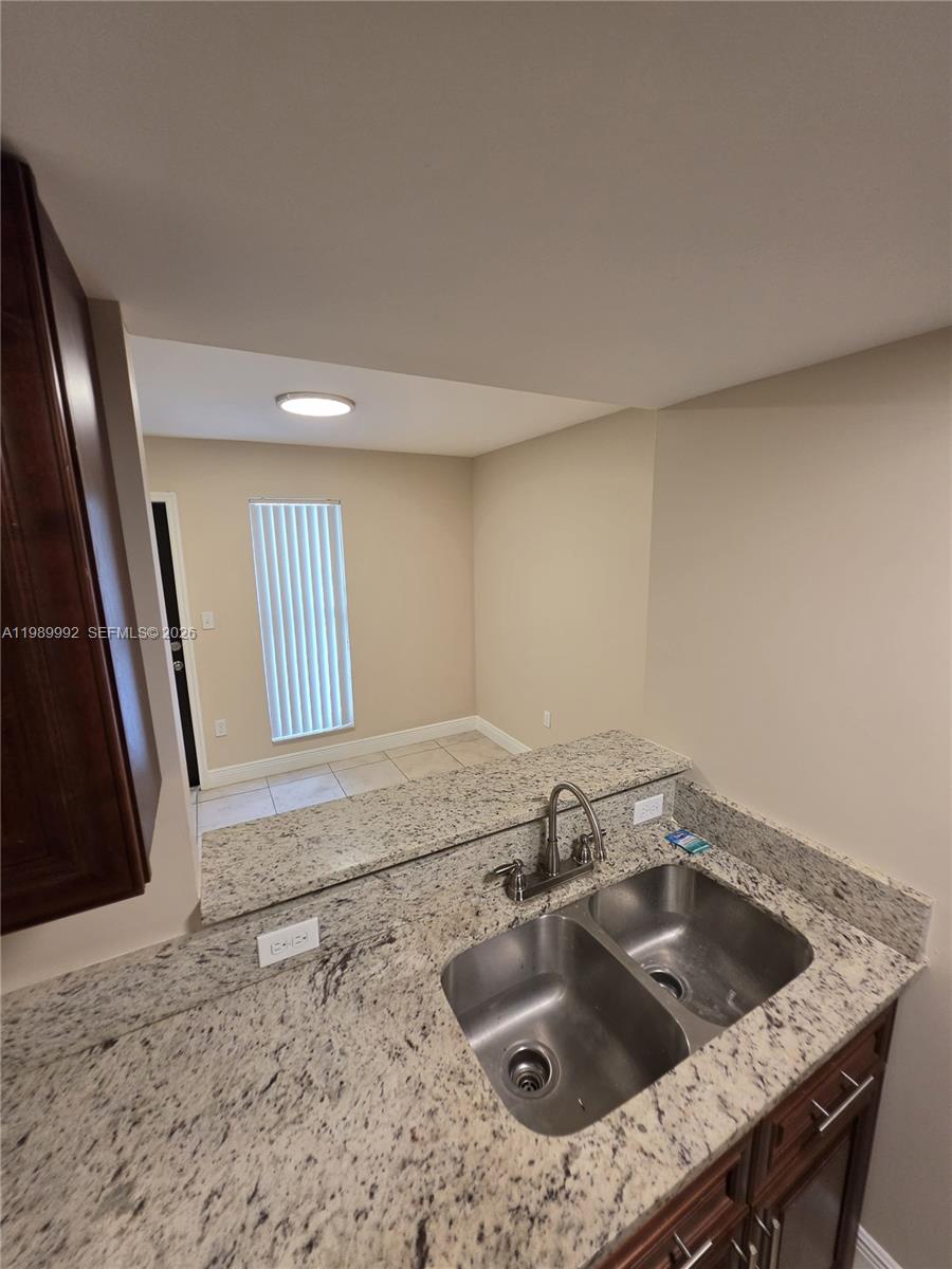 TOWN PARK PLAZA NORTH CON - Residential
