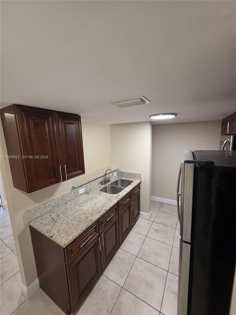 TOWN PARK PLAZA NORTH CON - Residential