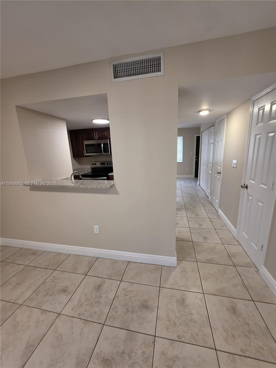 TOWN PARK PLAZA NORTH CON - Residential
