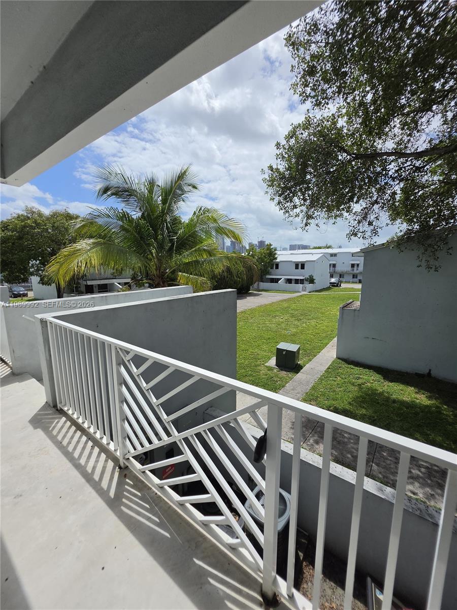 TOWN PARK PLAZA NORTH CON - Residential