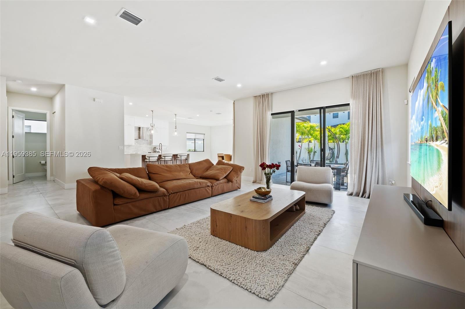 DOWNTOWN DORAL SOUTH PHAS - Residential