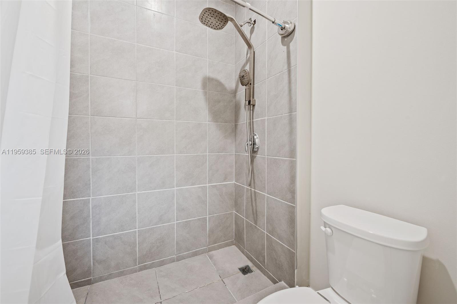DOWNTOWN DORAL SOUTH PHAS - Residential
