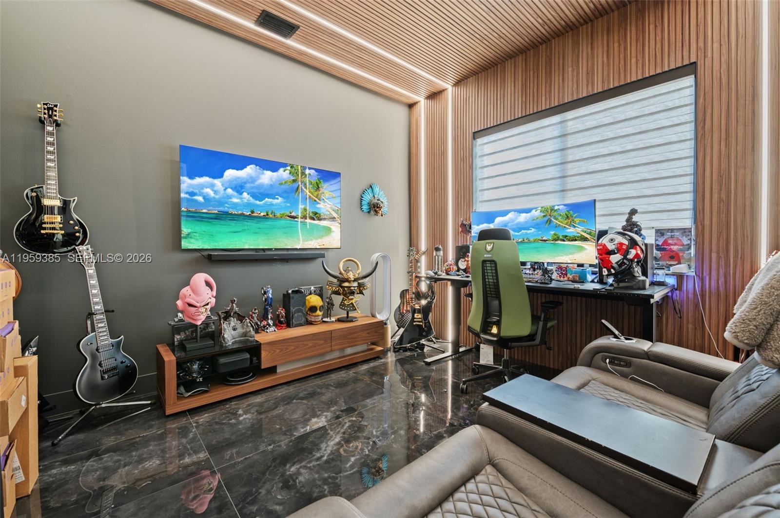 DOWNTOWN DORAL SOUTH PHAS - Residential