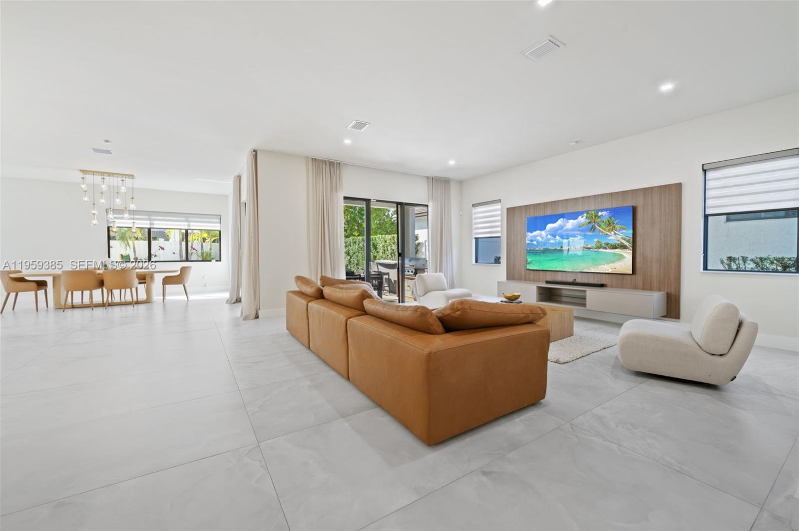 DOWNTOWN DORAL SOUTH PHAS - Residential
