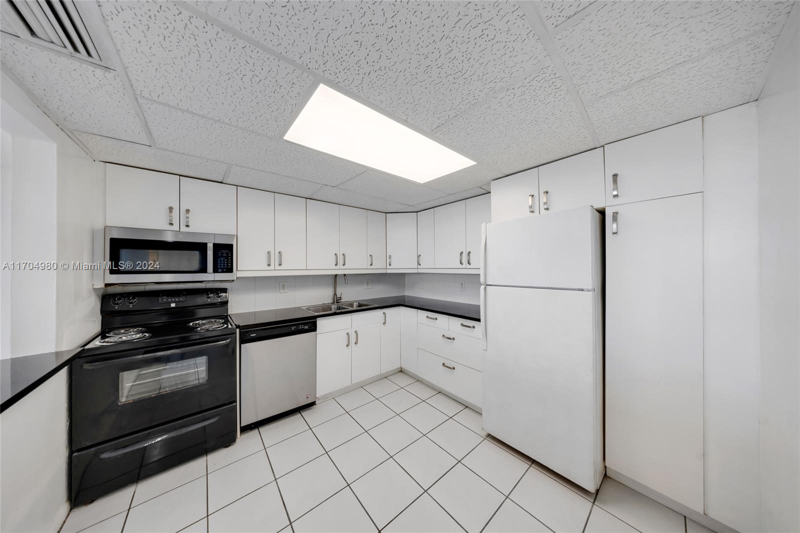 SAILBOAT CAY CONDO - Residential Lease