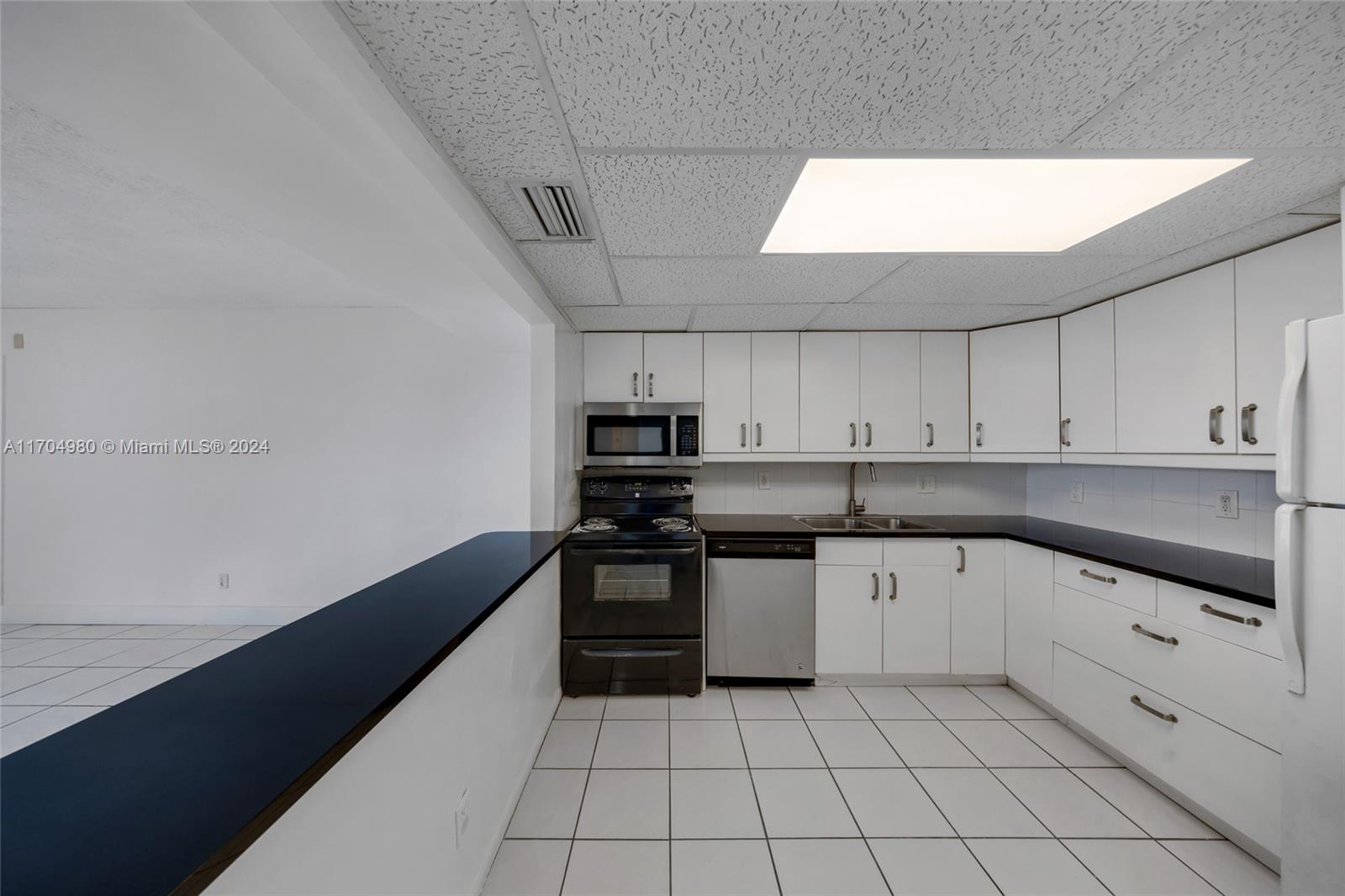 SAILBOAT CAY CONDO - Residential Lease