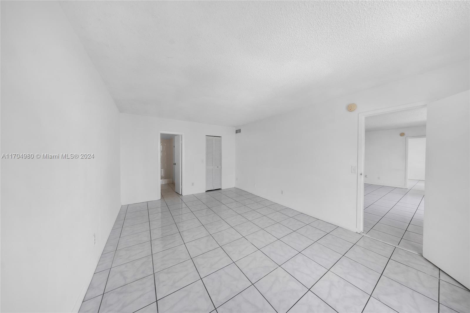 SAILBOAT CAY CONDO - Residential Lease
