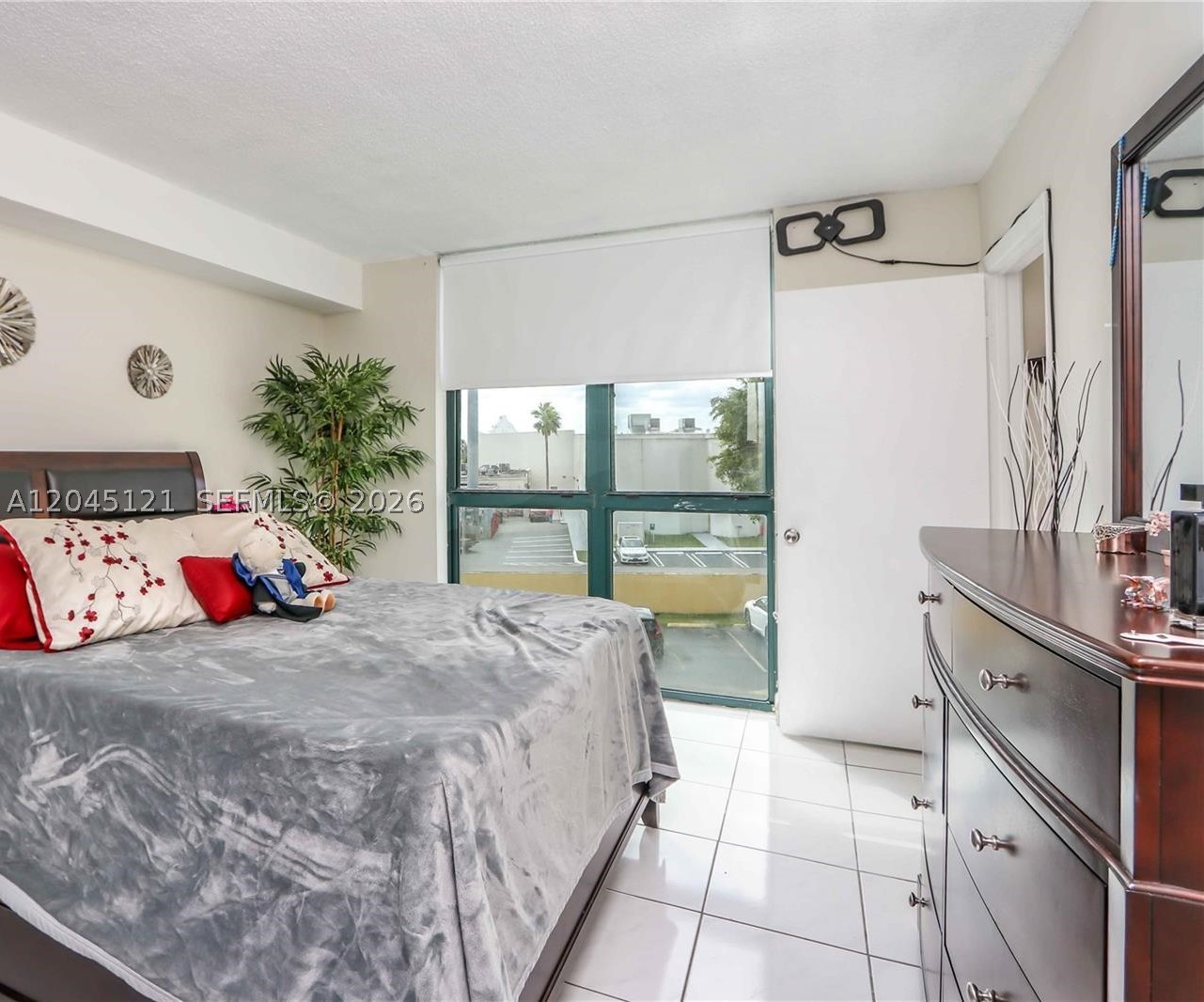 INTERNATIONAL TOWERS COND - Residential Lease