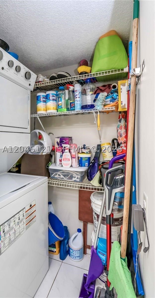 INTERNATIONAL TOWERS COND - Residential Lease
