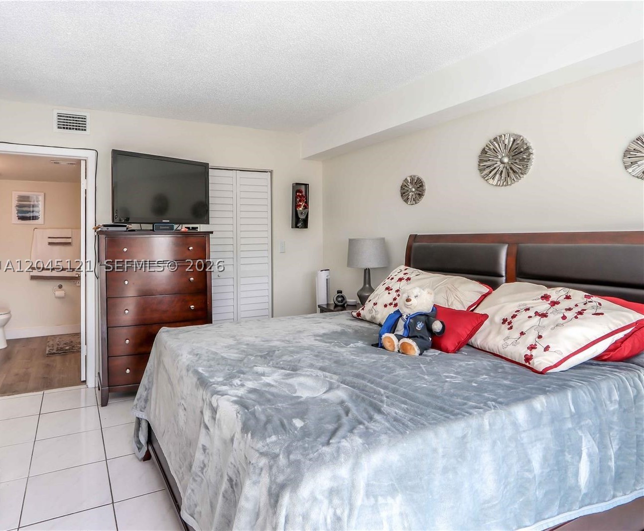 INTERNATIONAL TOWERS COND - Residential Lease