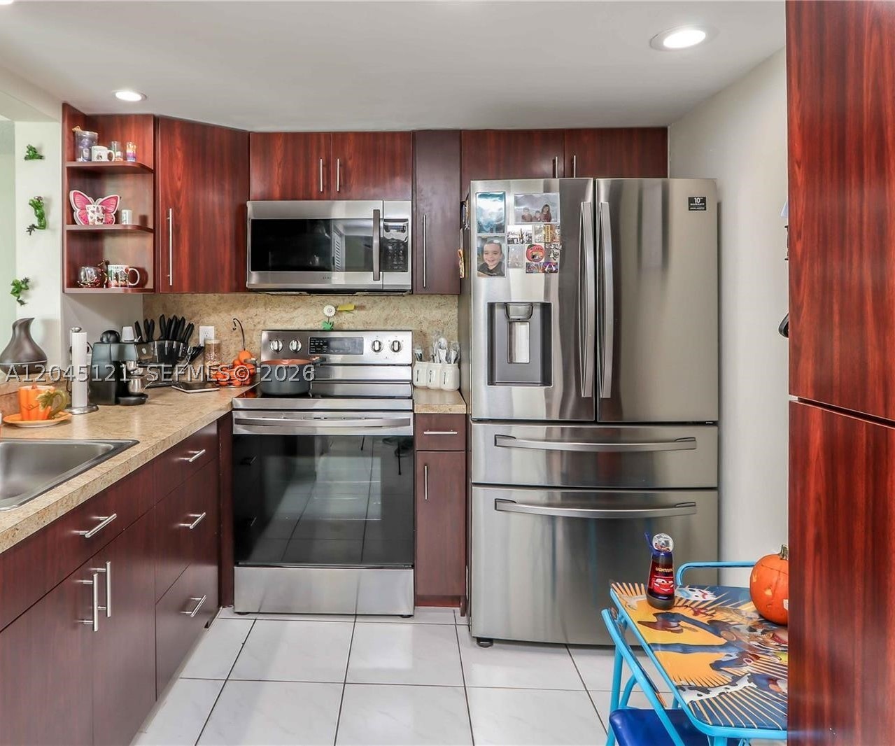 INTERNATIONAL TOWERS COND - Residential Lease