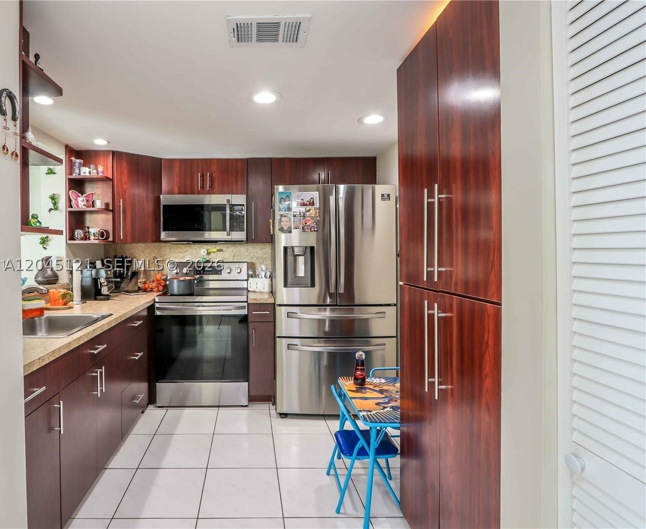 INTERNATIONAL TOWERS COND - Residential Lease