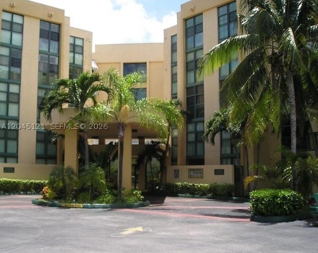 INTERNATIONAL TOWERS COND - Residential Lease