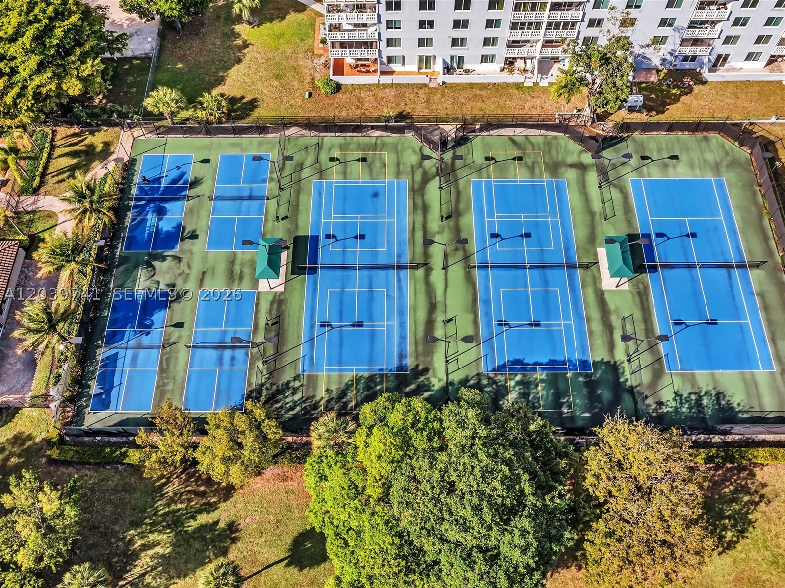 HILLCREST COUNTRY CLUB SO - Residential