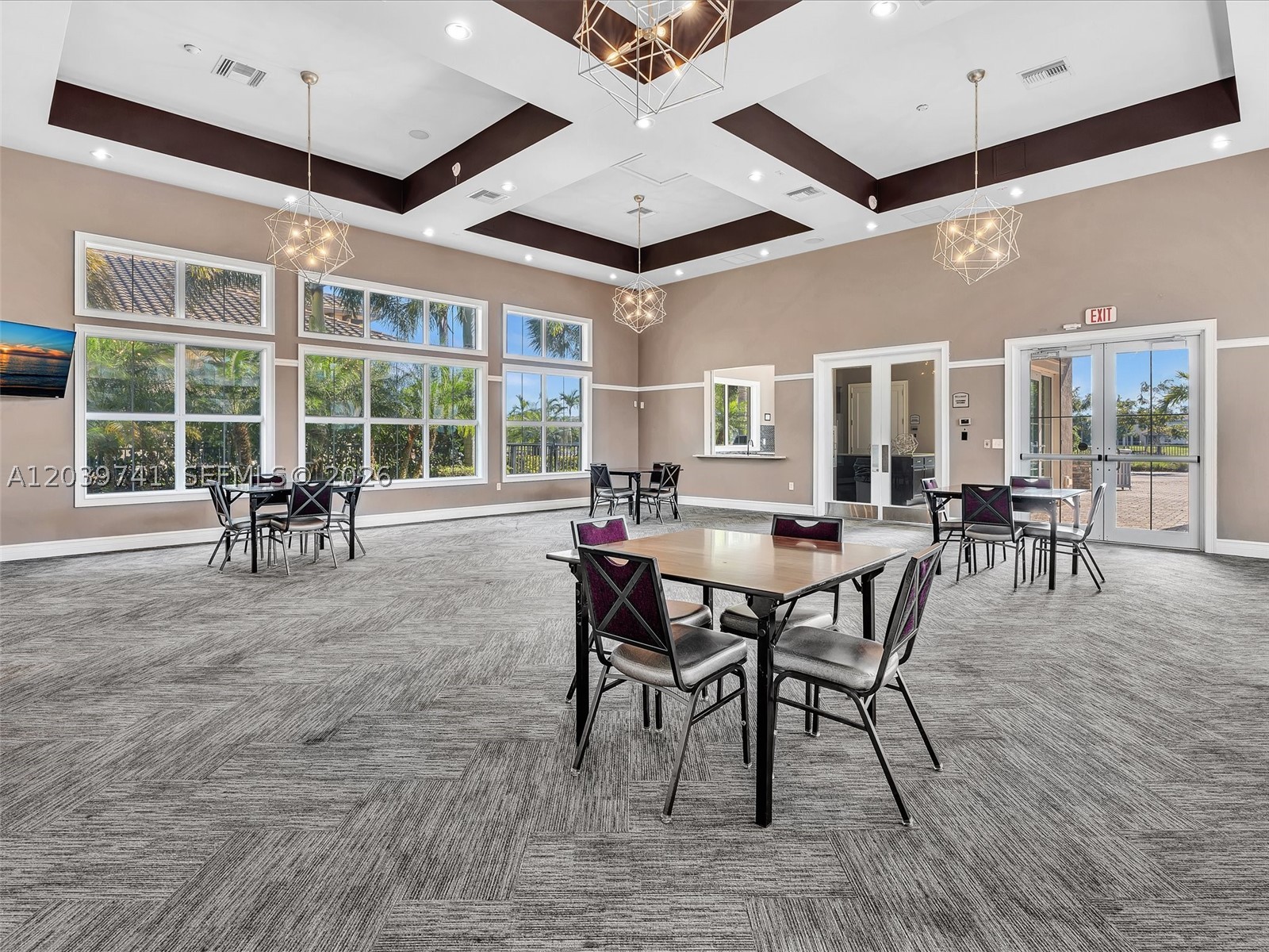 HILLCREST COUNTRY CLUB SO - Residential