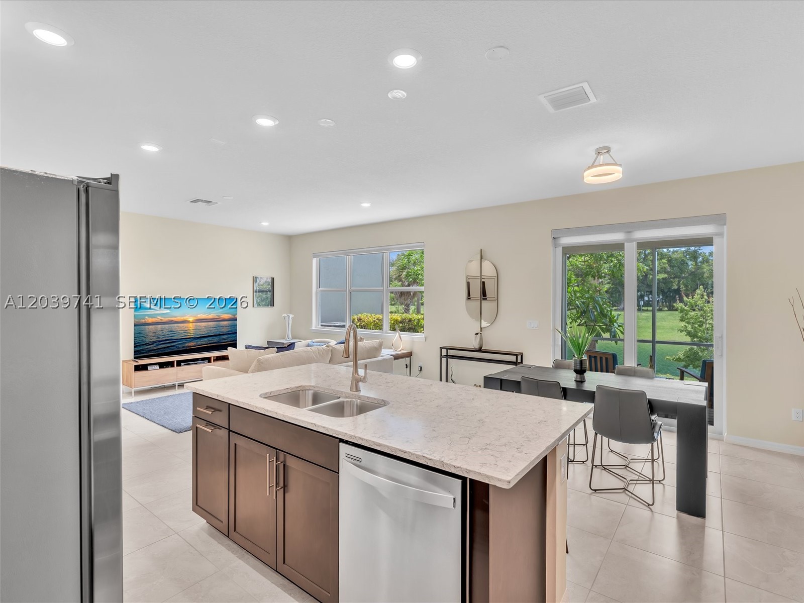 HILLCREST COUNTRY CLUB SO - Residential