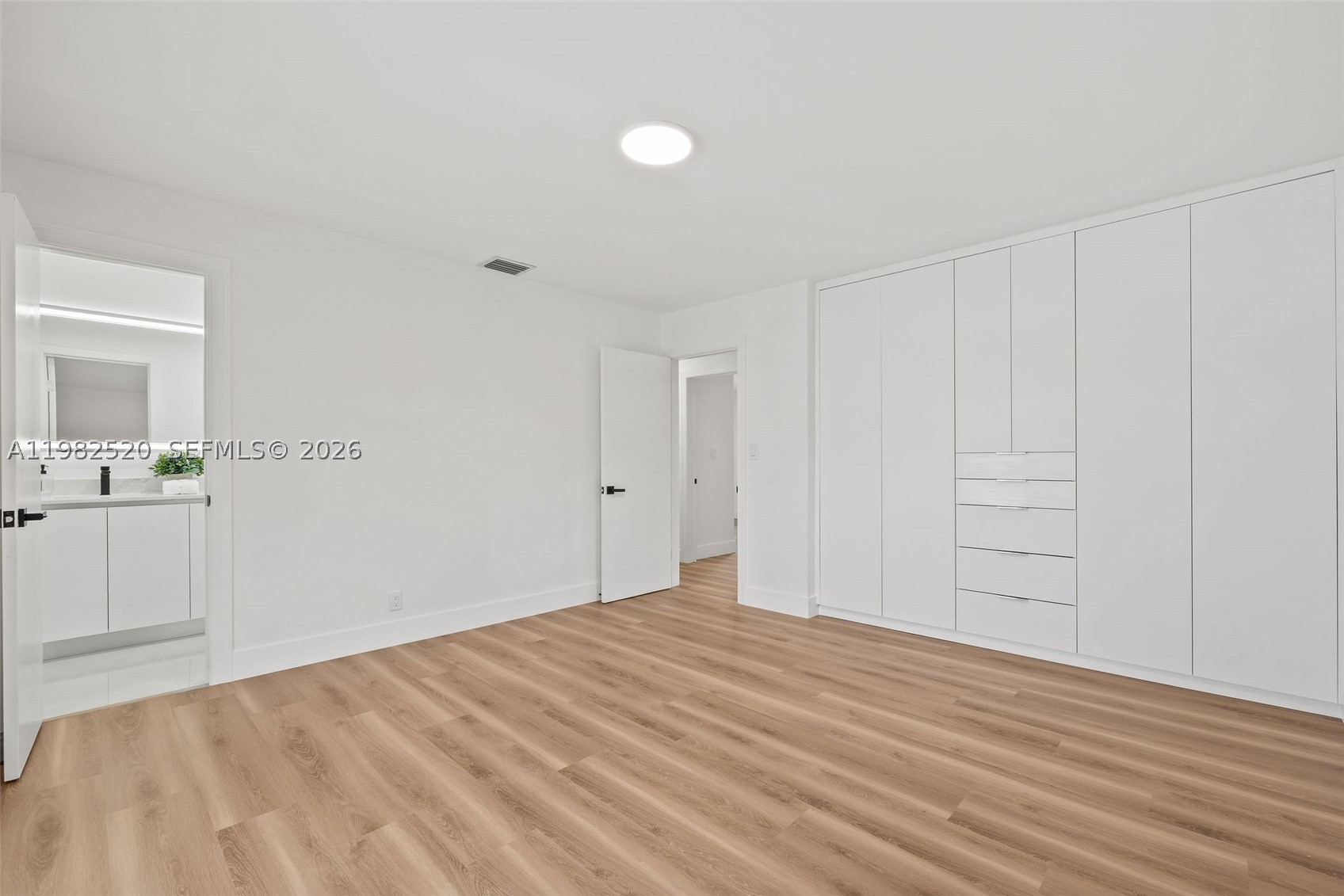 COUNTRY CLUB VILLAGE SEC - Residential
