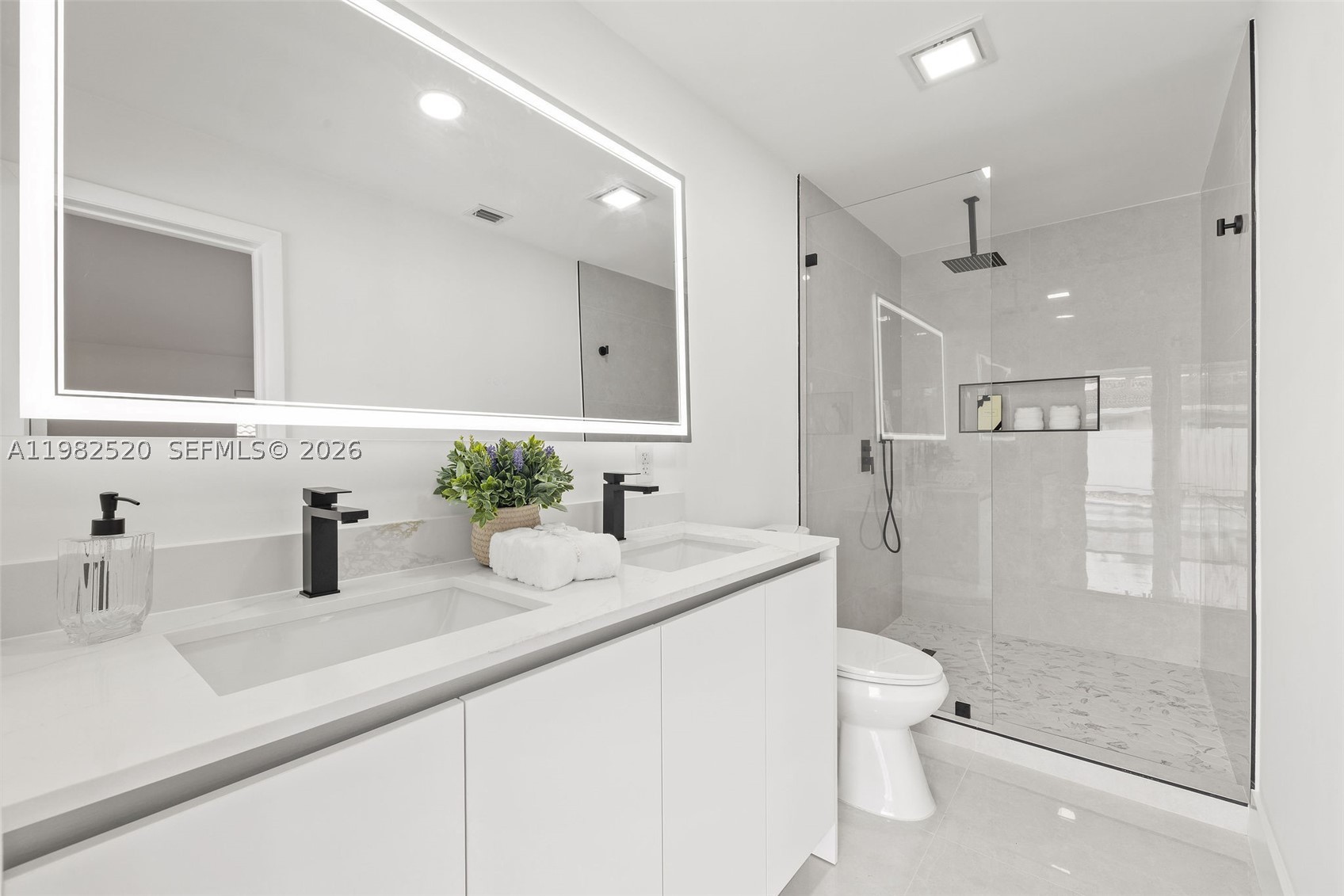COUNTRY CLUB VILLAGE SEC - Residential