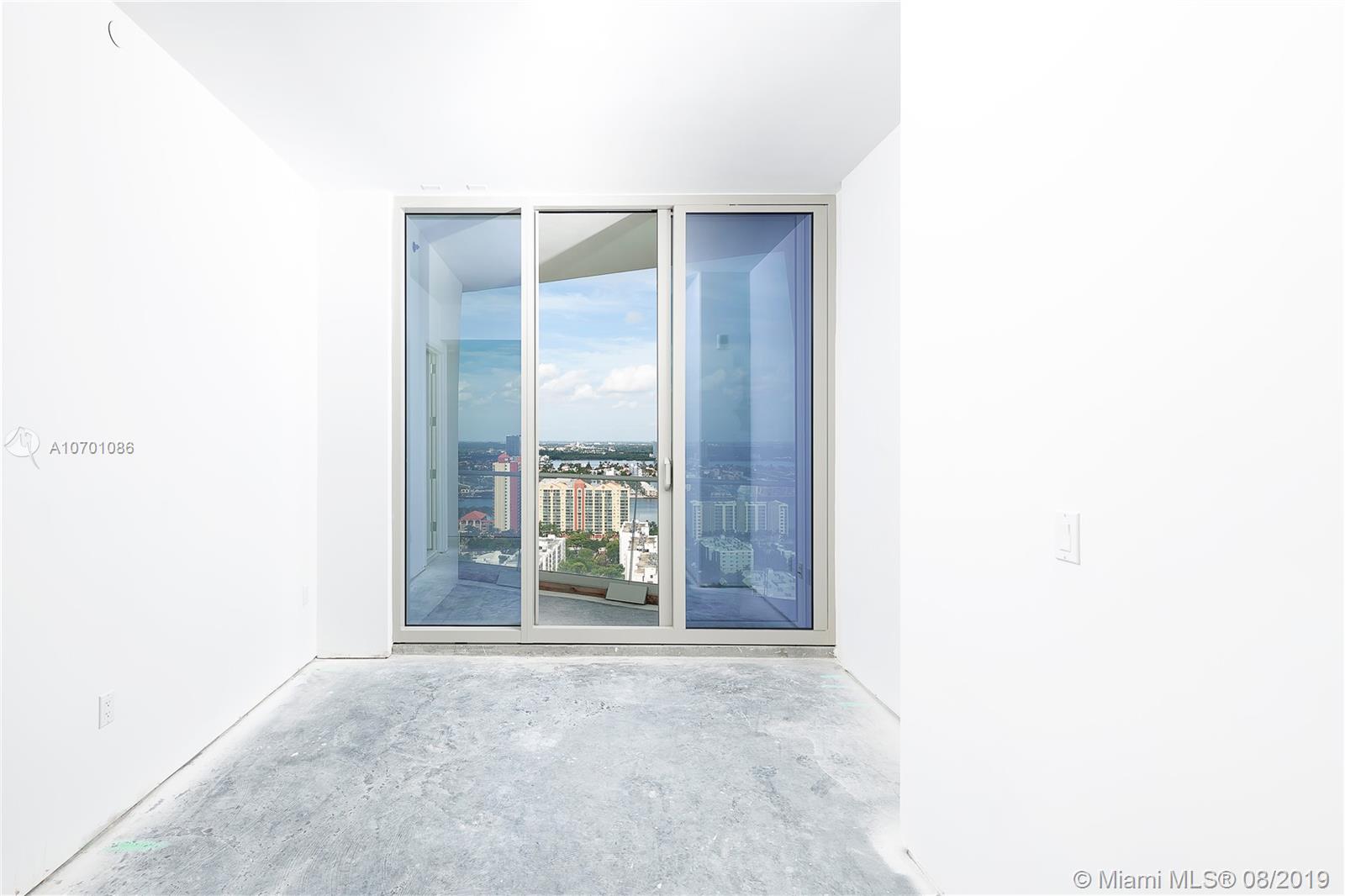 JADE SIGNATURE CONDO - Residential