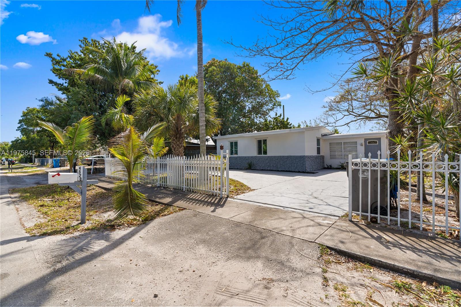 LAKE FOREST SEC ONE - Residential