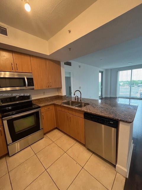 RADIUS CONDO - Residential