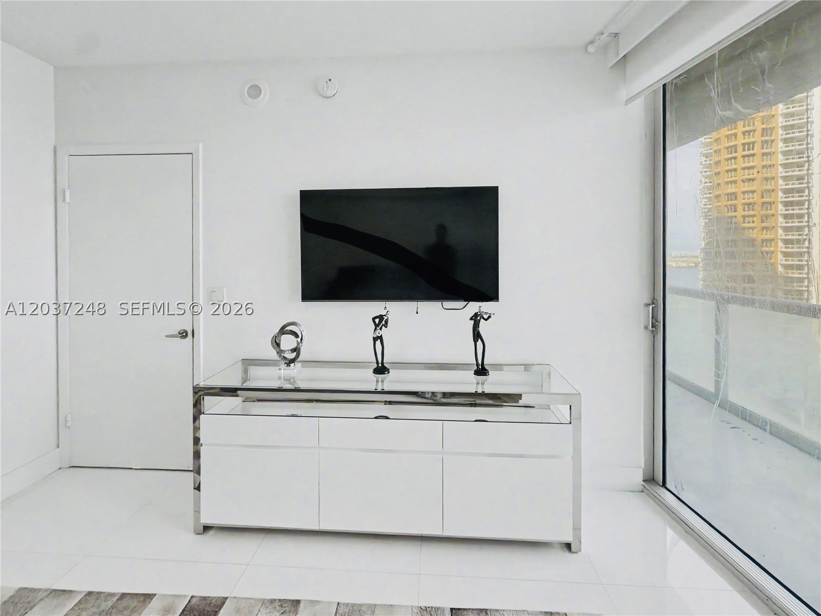 ICONBRICKELL CONDO NO 1 - Residential Lease