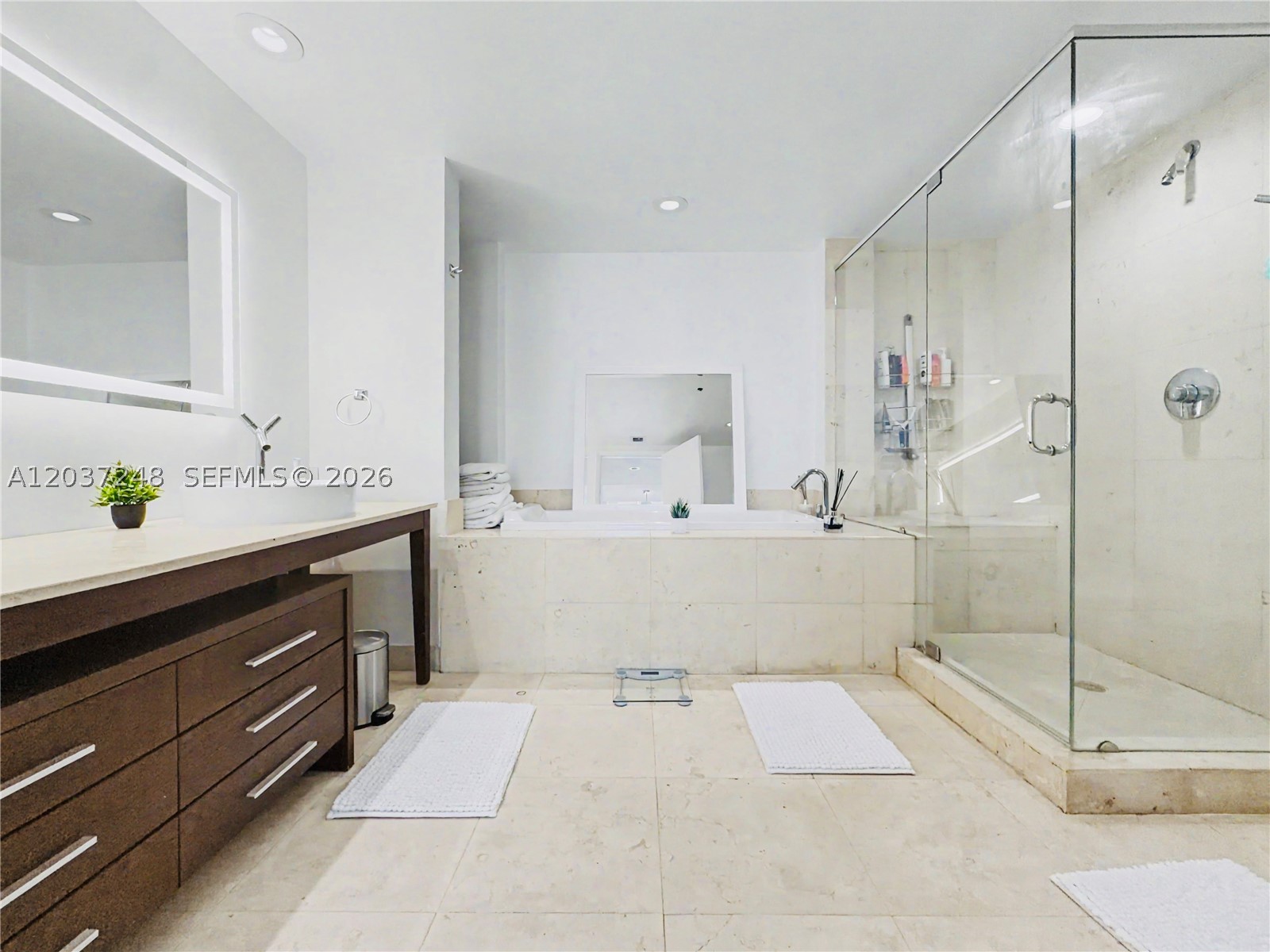 ICONBRICKELL CONDO NO 1 - Residential Lease