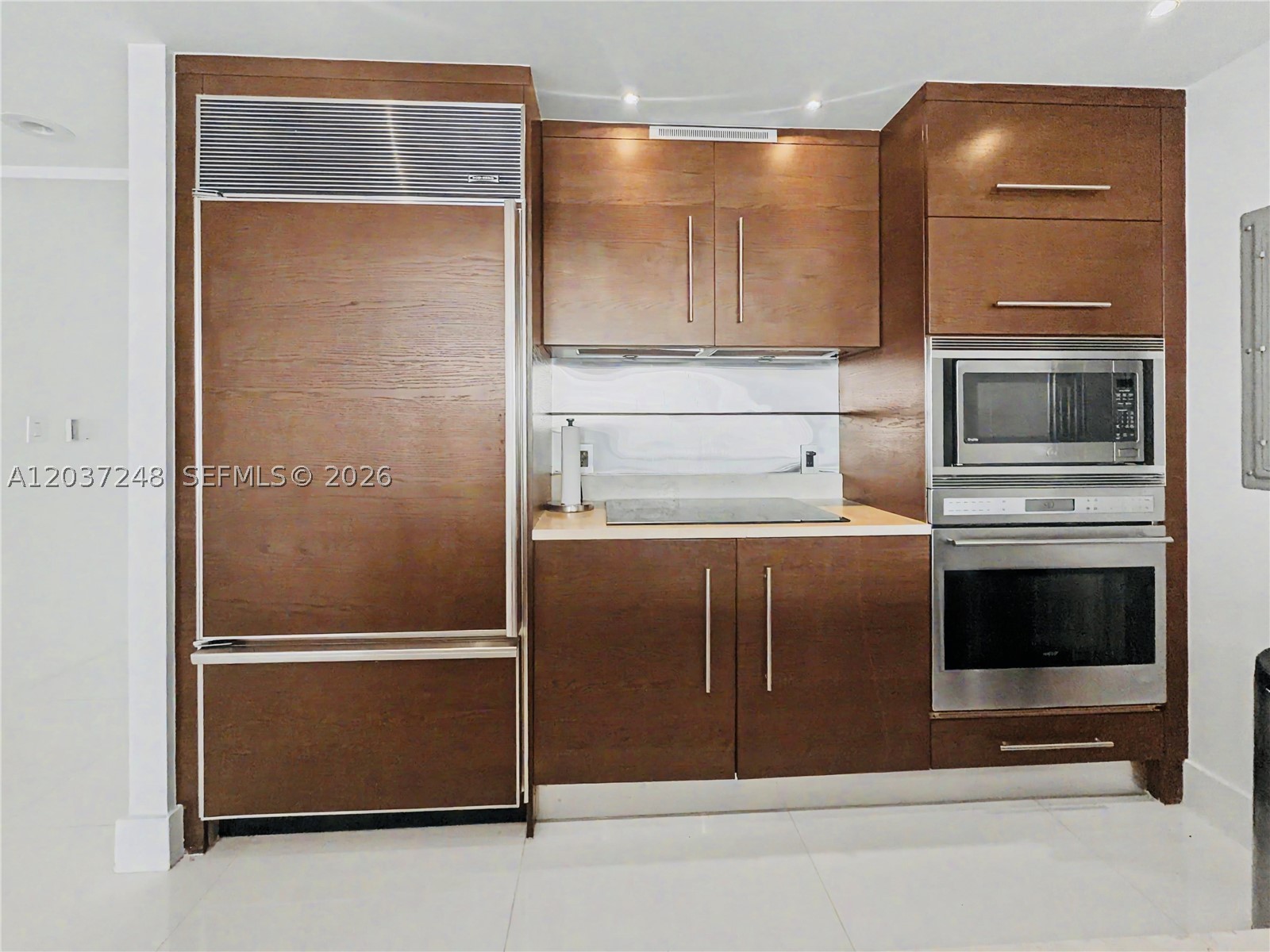 ICONBRICKELL CONDO NO 1 - Residential Lease