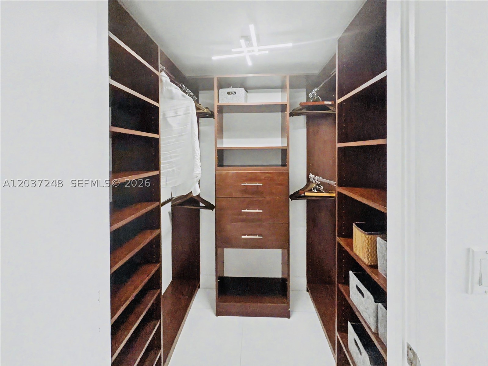 ICONBRICKELL CONDO NO 1 - Residential Lease