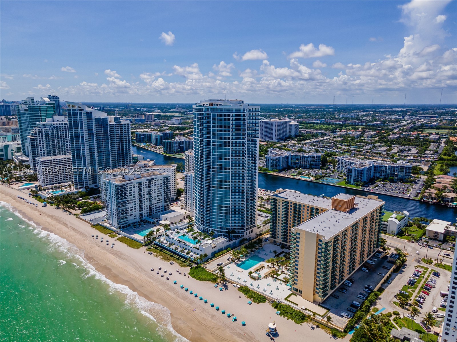 WAVE CONDO - Residential