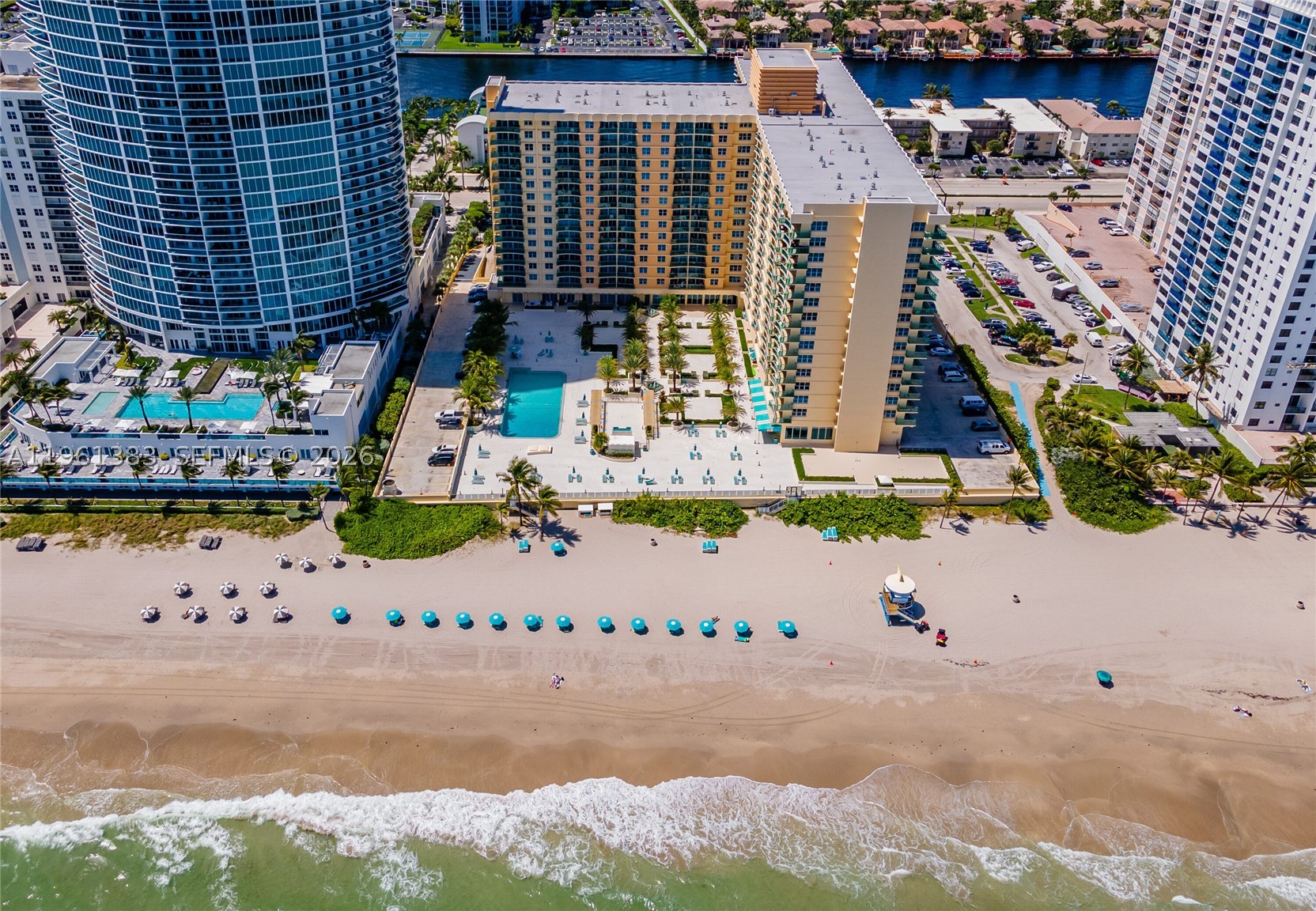 WAVE CONDO - Residential