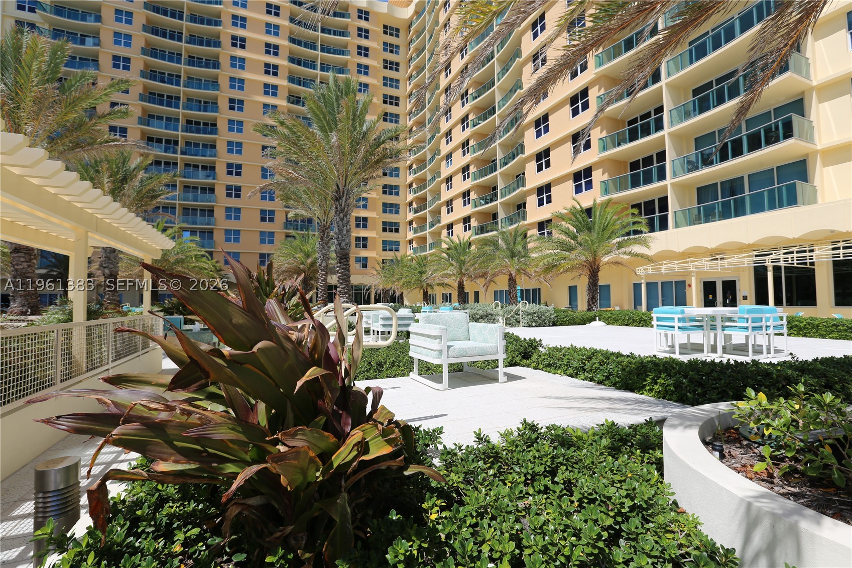 WAVE CONDO - Residential