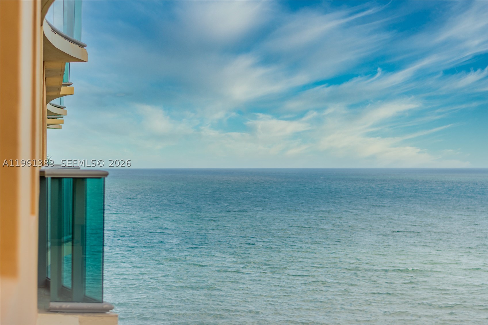 WAVE CONDO - Residential