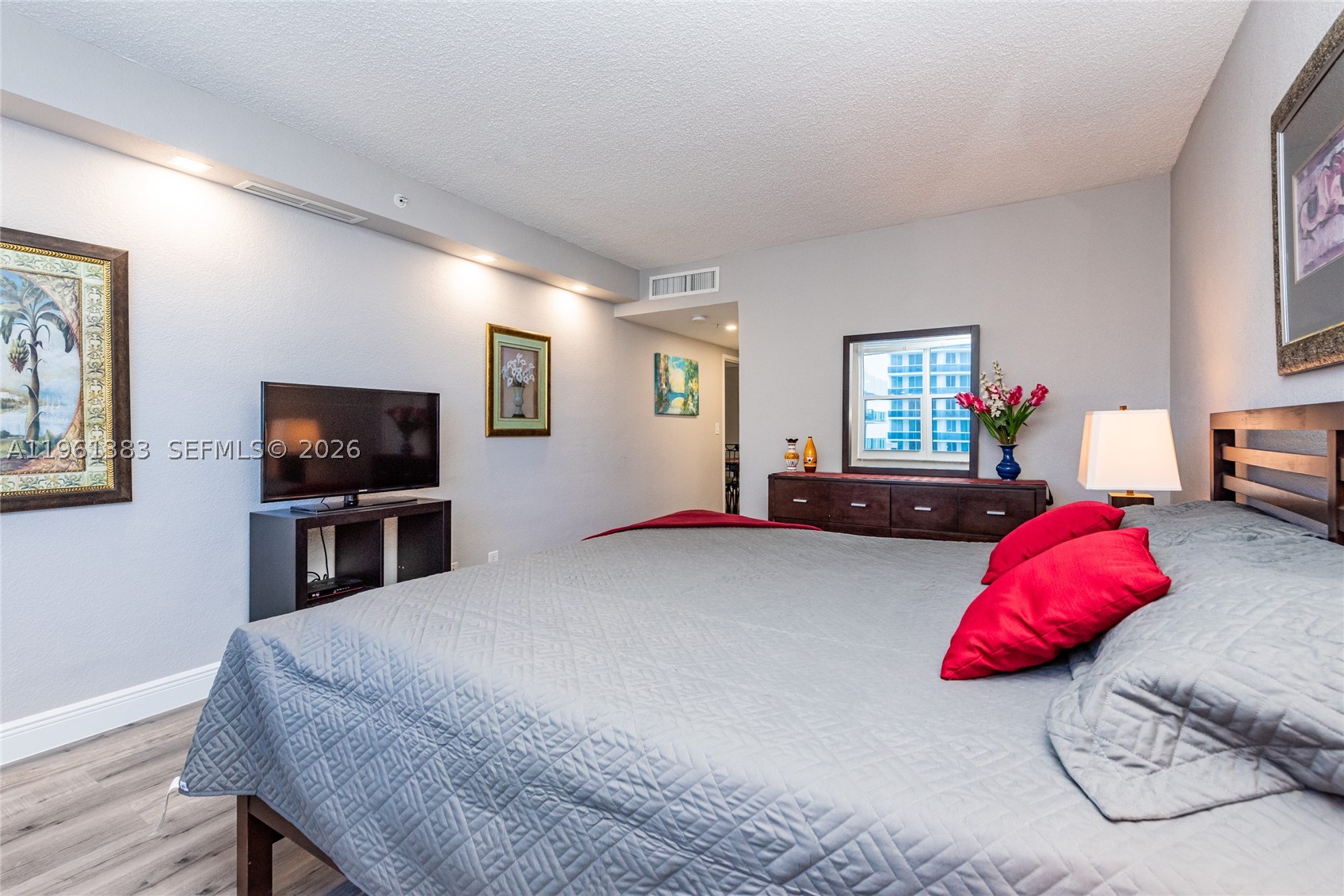 WAVE CONDO - Residential